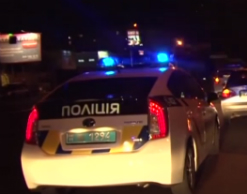 Охрана киевского ТЦ избила активистов за пикет в бутике