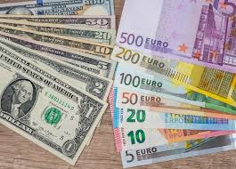 Евро впервые с 1 апреля перевалил за 64 рубля