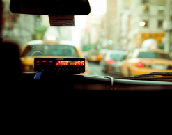 Москвичка угнала такси у несговорчивого водителя