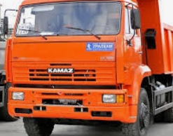"Бесправный" водитель КамАЗа побил 13 автомобилей