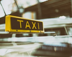 Таксистка выманила 70 тыс руб у пьяницы-водителя