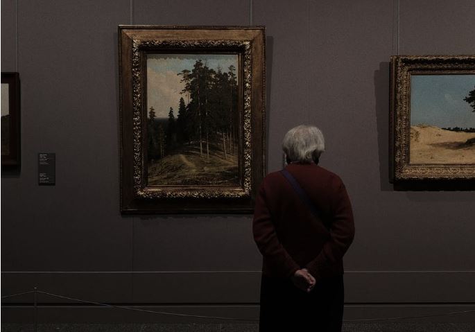 Француженка случайно похитила экспонат из музея