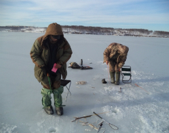 В Хабаровском крае 40 человек унесло на льдине