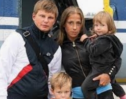 СМИ: Аршавин хочет выселить свою трехлетнюю дочь