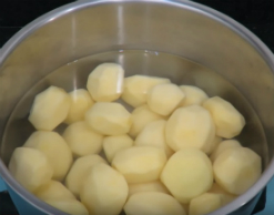 Диетологи развенчали миф о том, что от картошки толстеют