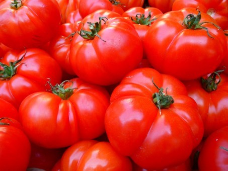 Красный цвет томатов защищает печень от рака