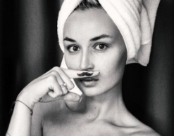 Бывший муж Полины Гагариной выложил в Сеть ее фото в одном полотенце