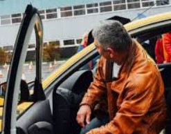 Помощник прокурора ударил таксиста удостоверением Помощник прокурора ударил таксиста удостоверением
