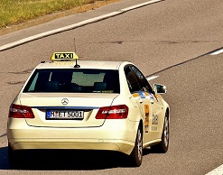  Эх, прокачу!: таксист довез из аэропорта немца за 10 тыс руб
