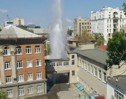 Харьковская школа превратилась в фонтан
