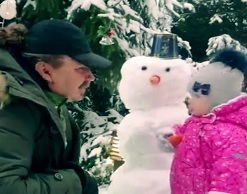 Николаев впервые в жизни слепил снеговика для дочки