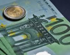 Курс евро понялся до 94 рублей впервые за шесть лет