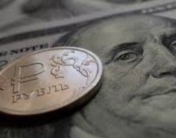 Курс рубля упал после новости об отставке кабмина