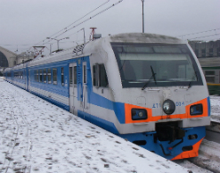 В Москве поезд сбил двух пожилых людей на путях