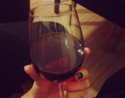 Красное вино - спасение при неправильном питании