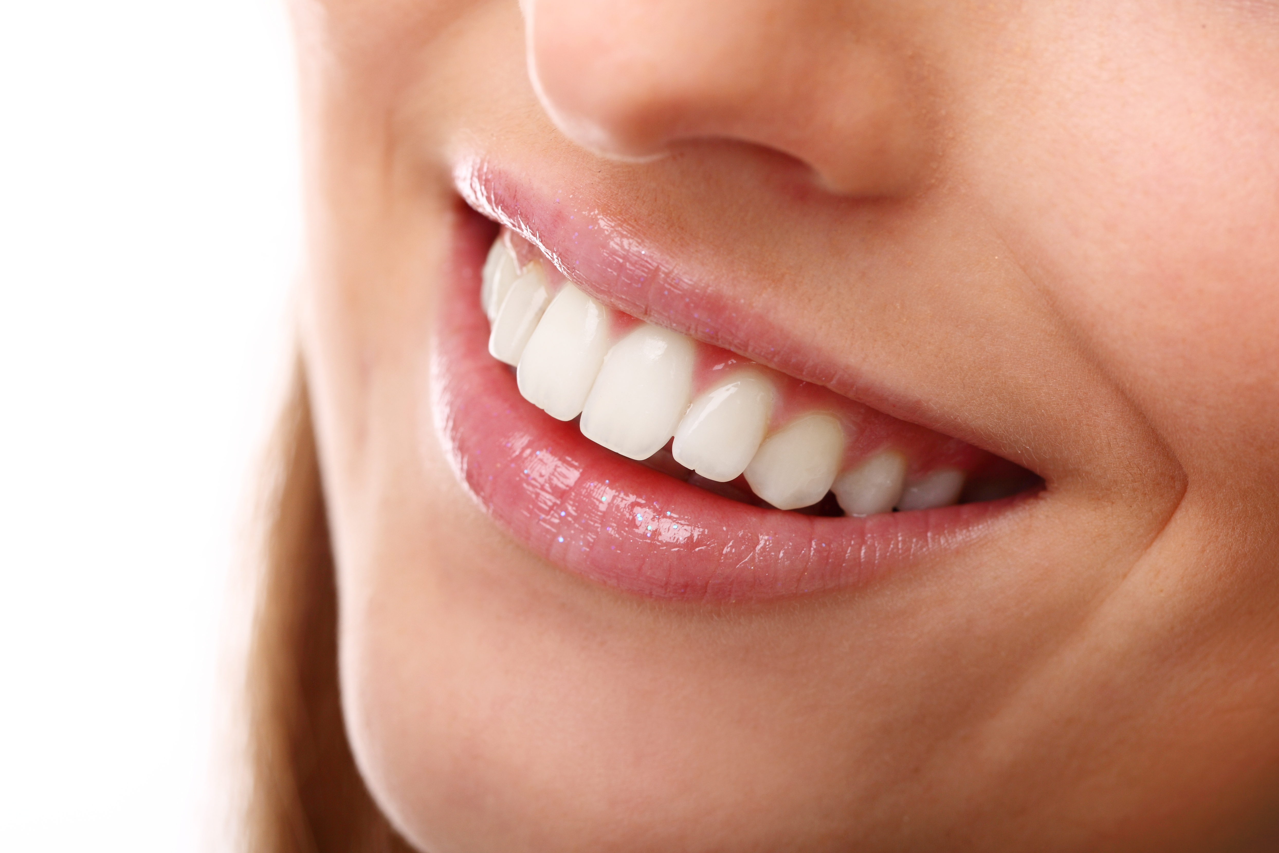 Стоматолог рассказал об опасности отбеливания зубов