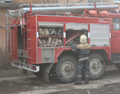 Новосибирские пожарные спасли "человека-паука"