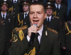 Хор МВД России записал новогоднее видео с танцующим инспектором ДПС