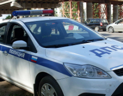 Голый мужчина станцевал на машине полиции Москвы