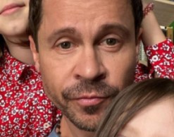 Актер Павел Деревянко нашел своим девочкам "антишколу" за 1,5 млн в год Актер Павел Деревянко нашел своим девочкам "антишколу" за 1,5 млн в год