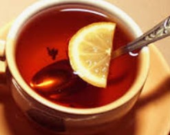 Чай с лимоном: вкусный, полезный, но и опасный