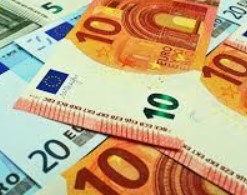 Курс евро впервые за 1,5 года упал ниже 69 рублей