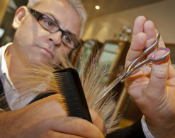 Вперед, брюнетки: ученые покрасили волосы графеном