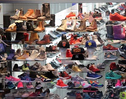Россиянам пообещали рост цен на одежду и обувь