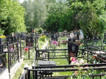 Рецидивист зарезал друга из ревности на кладбище