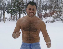 Эмин с друзьями утопил снегоход в Подмосковье